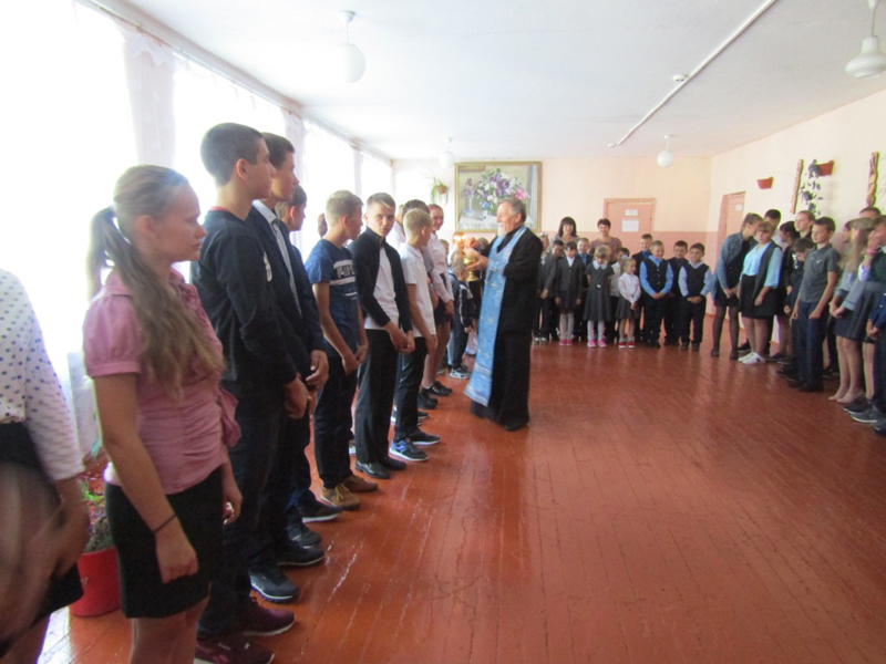 Благословение на новый учебный год получили участники учебного процесса Новоромановской СОШ