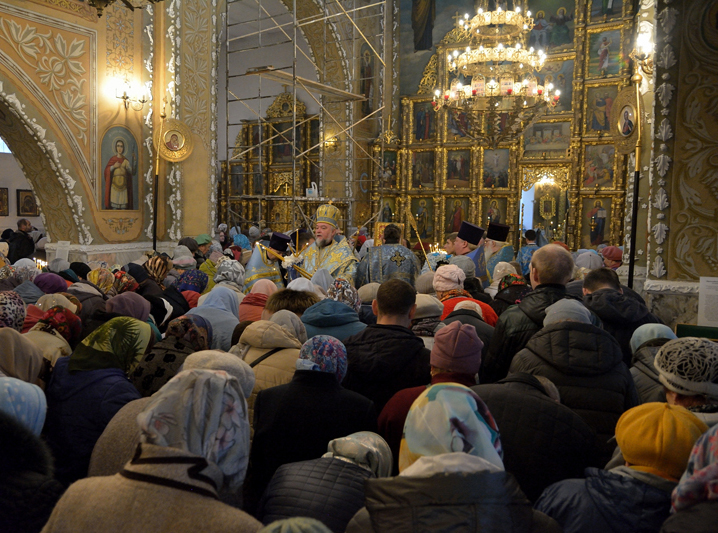 Верующие Клинцов прославили Казанский образ Божией Матери за архиерейским богослужением