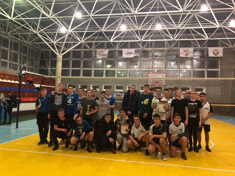 Мглинские волейболисты заняли первое место в Первенстве области