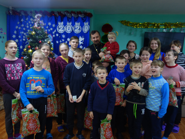 Миссионерский визит в Унечский социальный приют для детей и подростков в преддверии праздника Рождества Христова