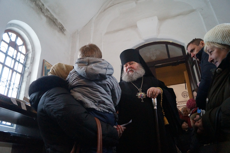 Епископ Сергий совершил воскресное Богослужение в храме во имя святителя Николая Чудотворца Покровского Климовского мужского монастыря