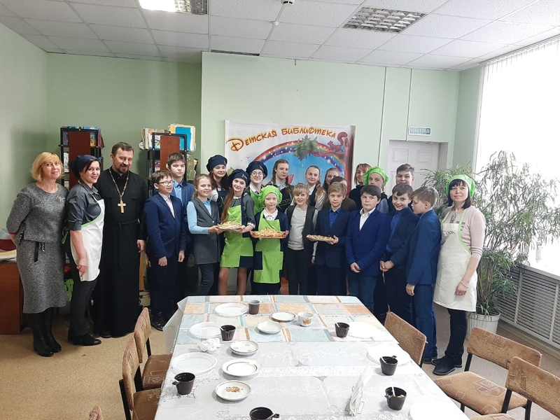 Встреча со священником на Сырной седмице и мастер-класс по приготовлению блинов прошли в Унечской детской библиотеке