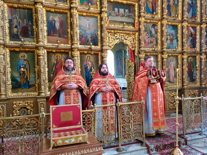 Клинцовское благочиние. Богослужение в день Радоницы в Петропавловском кафедральном соборе