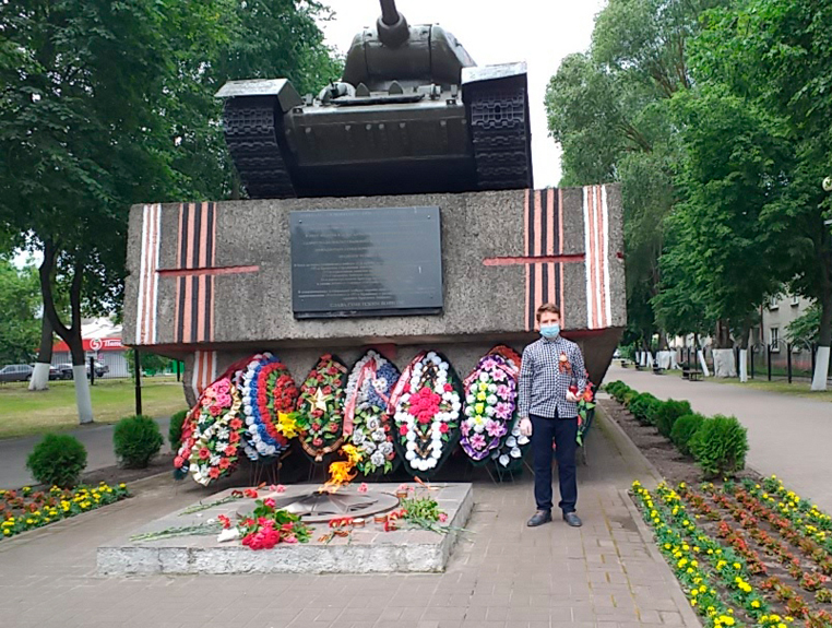 Приход храма Святителя Николая г. Унечи присоединился в День памяти и скорби к всероссийской акции "Свеча памяти"
