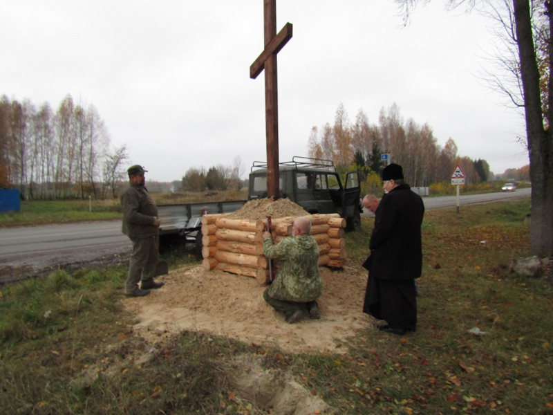 Волонтерами Мглинского благочиния ведутся работы по подготовке к установке поклонного креста