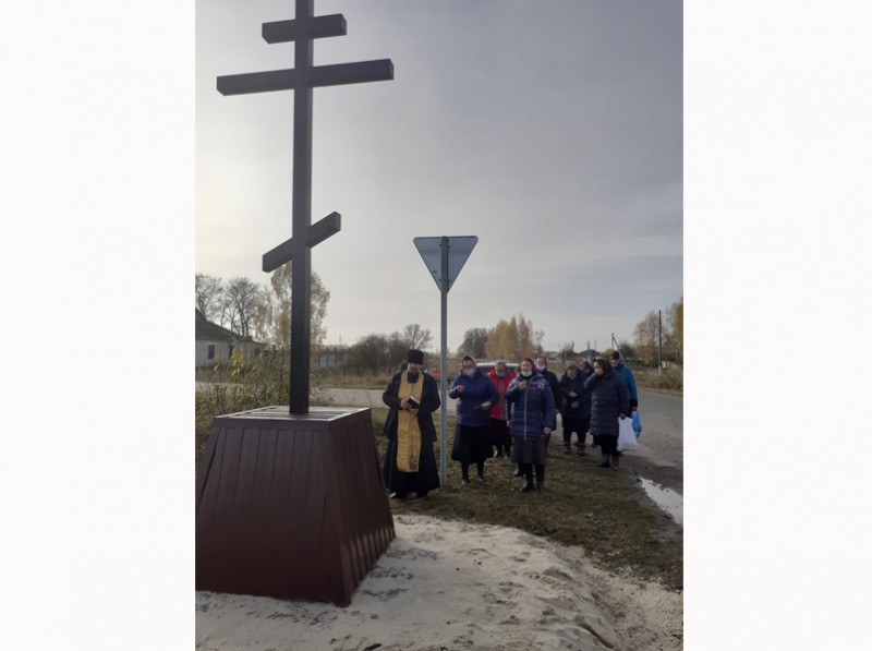 Освящение поклонного креста в деревне Ветлевка