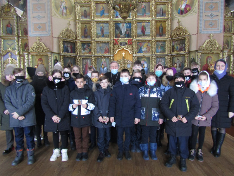 Учащиеся Мглинской СОШ №1 в рамках урока ОДНКНР посетили храм Успения Пресвятой Богородицы г. Мглина
