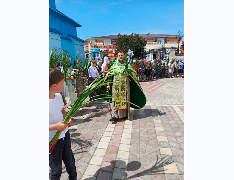 Православные жители Стародубского округа отпраздновали День Святой Троицы