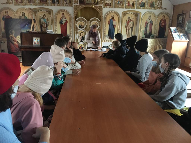 Урок, посвященный Ангельскому миру, прошел в воскресной школе храма Святителя Николая г. Унечи