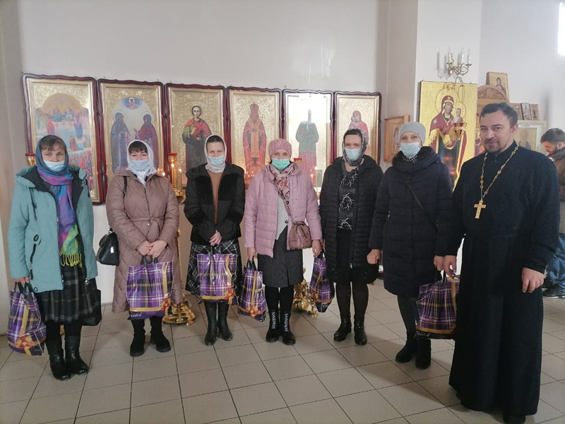 Поздравление многодетных матерей прихода храма Святителя Николая г. Унечи с Днем матери