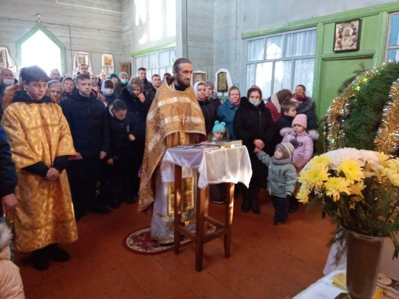 Рождество Христово в храме во имя святителя Василия Великого села Душатин