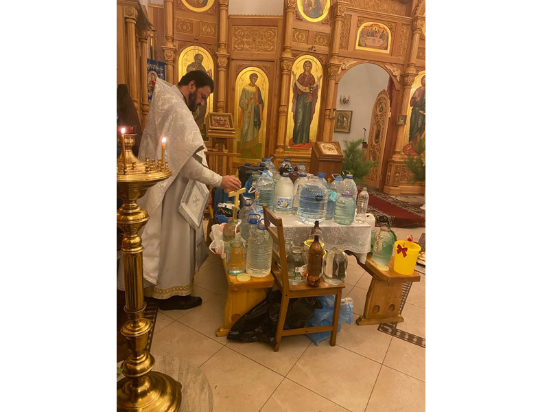 «Величаем Тя, Живодавче Христе, нас ради ныне плотию крестившагося от Иоанна в водах Иорданских». Праздничное богослужение в Белогорщи