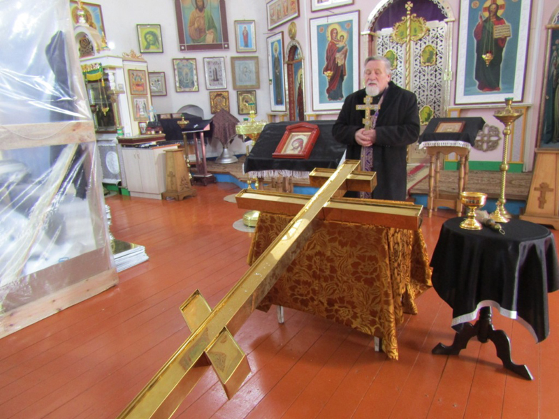 Освящение накупольного креста храма святителя Николая в с. Высокое