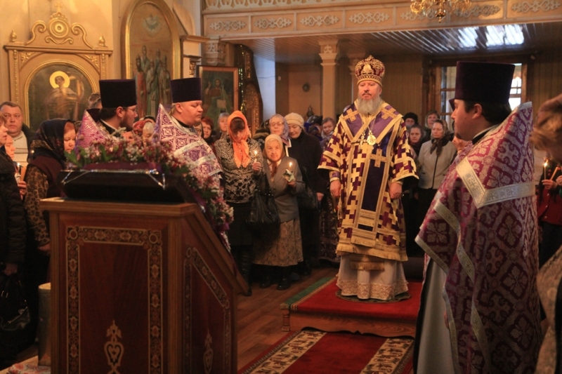В Новозыбкове Митрополит Александр совершил Литургию в Чудо-Михайловском храме и освятил молитвенную комнату в больнице