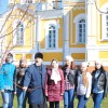 Новозыбковское благочиние. Студенты-волонтёры помогают озеленять прилегающую к храму территорию